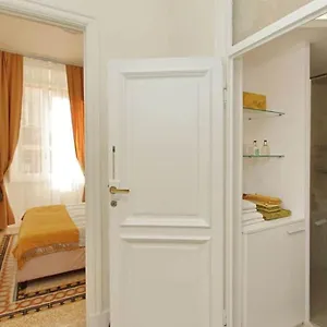 Elegant In The Heart Of Rome-navona Area Apartament